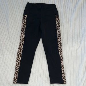 ZYIA Leopard Pocket Brilliant Hi-Rise Capri 20"